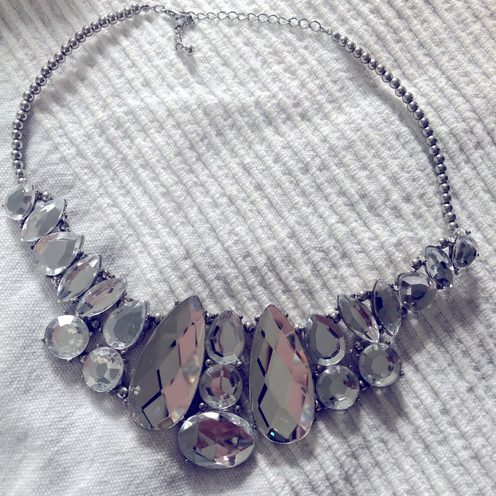 Statement necklace adjustable